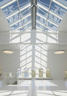 Petra Gipp Arkitektur, Färgfabriken Kunsthalle, galeria sztuki w hali fabrycznej, adaptacja hali poprzemysłowej