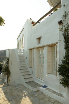 Marylin Katsaris, dom na wyspie Tinos, wnętrza nawiązujące do greckiej tradycji