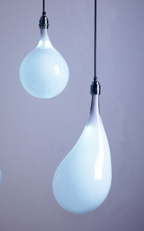 Pieke Bergmans, Light Bulbs, żarówki w kształcie spadających kropli