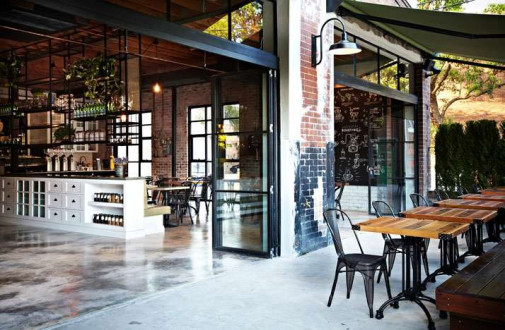Caroline Choker, kawiarnia The Grounds of Alexandria, wnętrze łączące styl rustykalny i industrialny