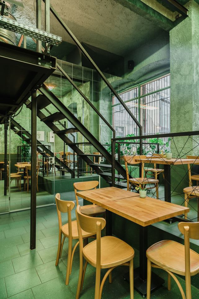wnętrze restauracji, Mili Młodzi Ludzie