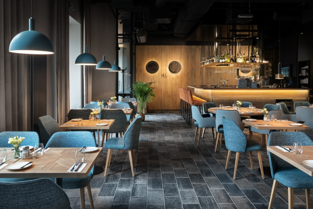 aranżacja wnętrza restauracji, projekt restauracji, restauracja w Gdańsku, wnętrze publiczne, pracownia LOFT, morski wystrój wnętrza, realizacja restauracji, restauracja TRUE, morskie wnętrze, drewno