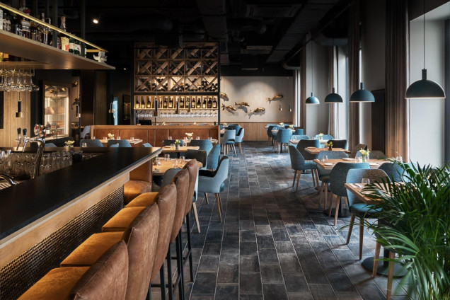 aranżacja wnętrza restauracji, projekt restauracji, restauracja w Gdańsku, wnętrze publiczne, pracownia LOFT, morski wystrój wnętrza, realizacja restauracji, restauracja TRUE, morskie wnętrze, drewno