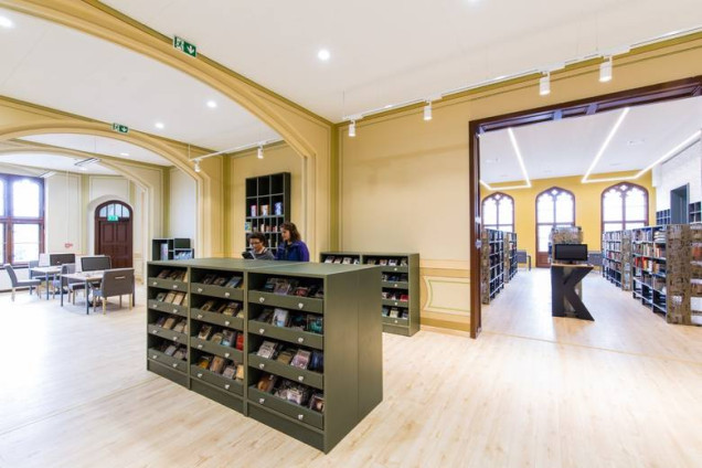 biblioteka na dworcu we Wrocławiu