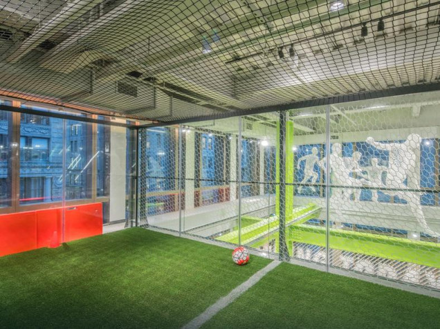 foto: Nike.com, boisko ze sztuczna murawą