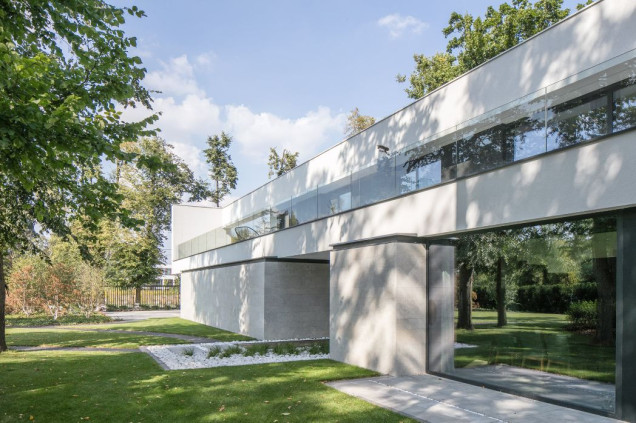 wnętrze domu, modernistyczny dom, modernistyczne wnętrze, Reform Architekt, Marcin Tomaszewski, Lo...ng House, otwarte wnętrze, otwarta przestrzeń domu