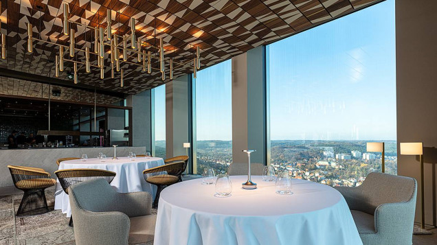Luksusowe wnętrze restauracji Arco