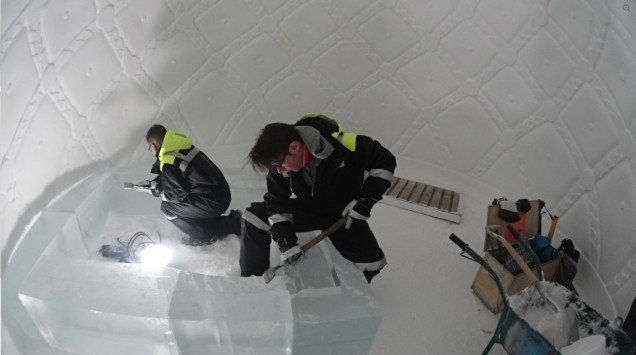 Projekt LAST FABERGE EGG w IceHotel. Tomasz Czajkowski i Eryk Marks.