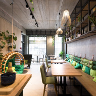kawiarnia Matcha, aranżacja wnętrza, aranżacja wnętrza kawiarni, kawiarnia w Poznaniu, Modelina, wnętrze publiczne, ciekawa aranżacja wnętrza, aranżacja kawiarni, design wnętrza, mode:lina 