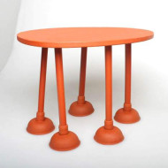 Thomas Schnur, Rubber Table, stół z gumy, stół z nogami z gum do przepychania zlewu