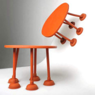 Thomas Schnur, Rubber Table, stół z gumy, stół z nogami z gum do przepychania zlewu