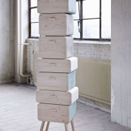 Rianne Koens, Oturakast Cabinet, stołki jak szuflady, komoda z taboretów