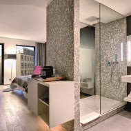Łazienka pokoju de luxe hotelu Superior Barceló w centrum Hamburga