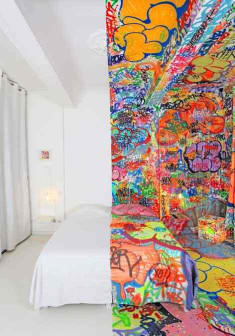 Tilt, hotel Vieux Panier, pokój z graffiti, graffiti we wnętrzu