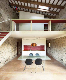 Cubus, La Pallissa, adaptacja budynku gospodarczego na mieszkanie, nowe i stare