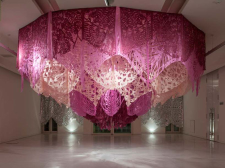 Manuel Ameztoy, instalacja z wycinanych tkanin, wystawa w Faena Arts Center w Buenos Aires