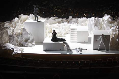 Frank Gehry, scenografia do opery Don Giovanni Mozarta, scenografia z gniecionego papieru