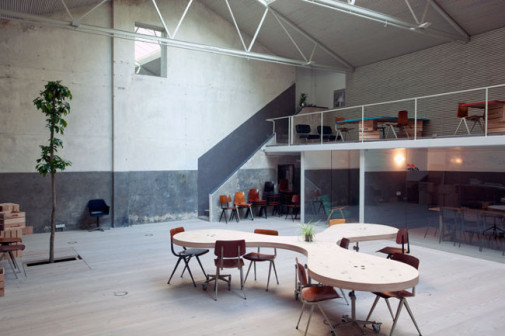 CH+QS architects, Madrid Hub Offices, biura w dawnym warsztacie samochodowym, wnętrza industrialne