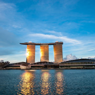 Widok bryły Marina Bay Sands Hotel w Singapurze