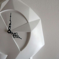 Stefan Hepner, CuCoo Clock, współczesna wersja zegara z wahadłem, zegar ścienny z żywicy