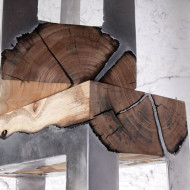 Hilla Shamia, Wood Casting, meble z drewna i aluminium, meble z palonego drewna